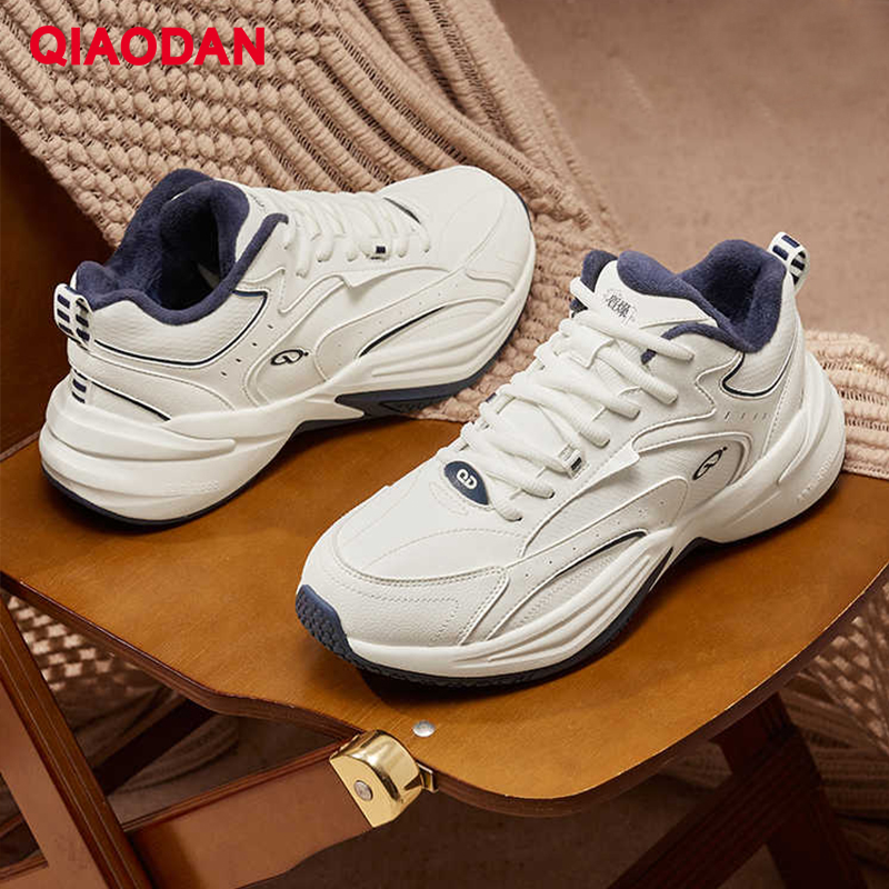 Chaussures de sport doublées d - Outdoor Sport Flooring avis et prix